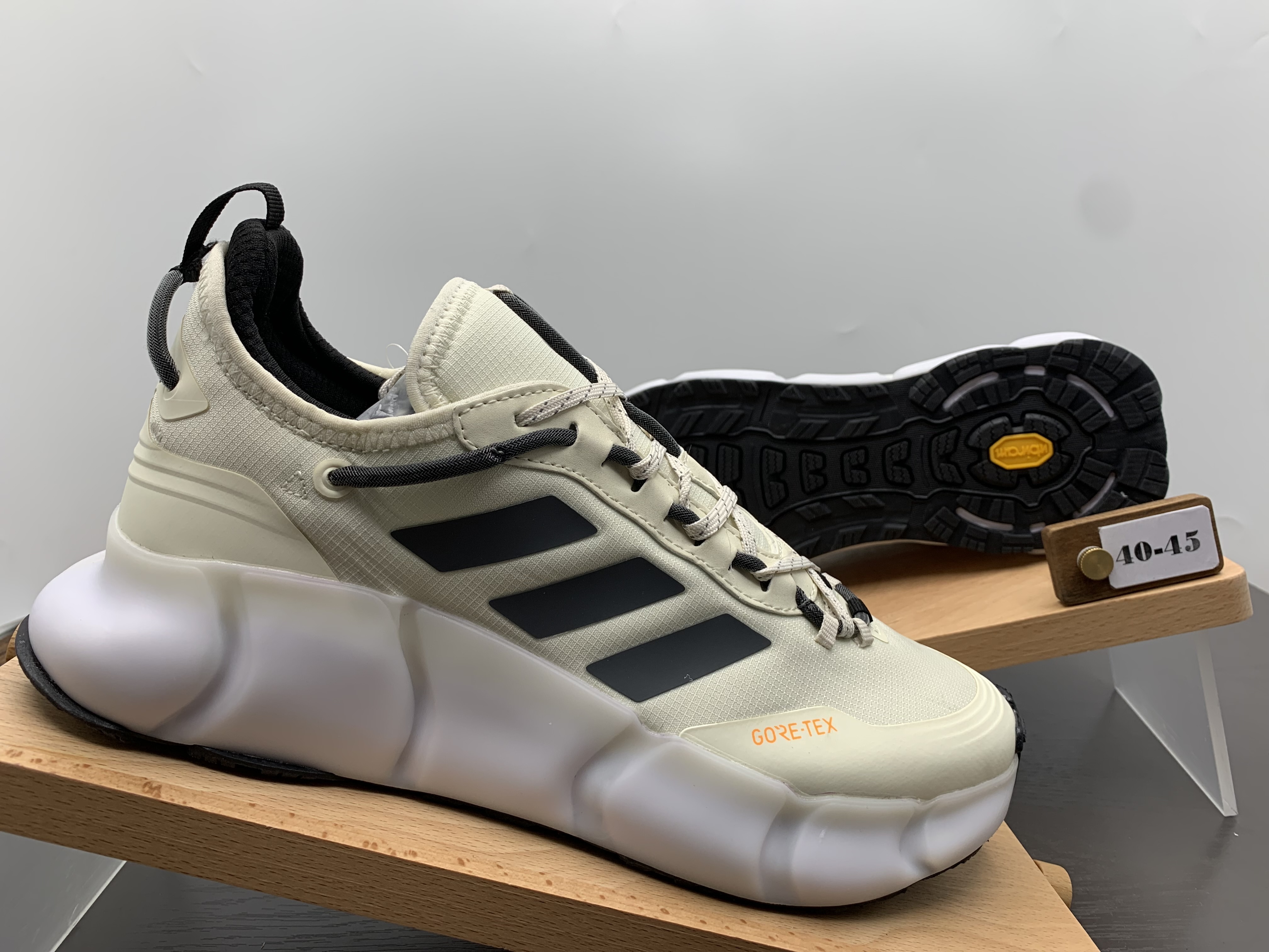 Adidas Gore-Tex（F46）