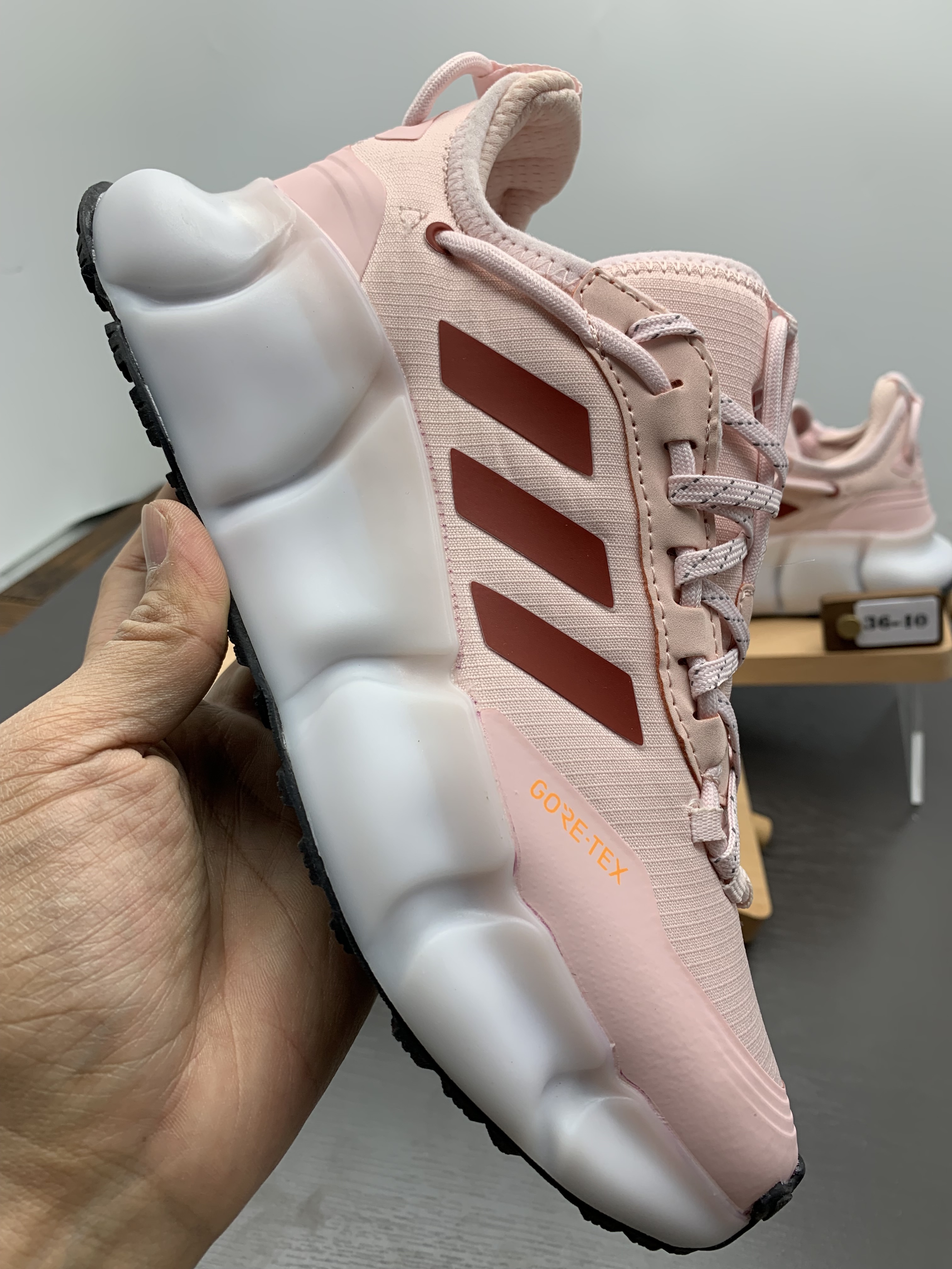 Adidas Gore-Tex（F46）