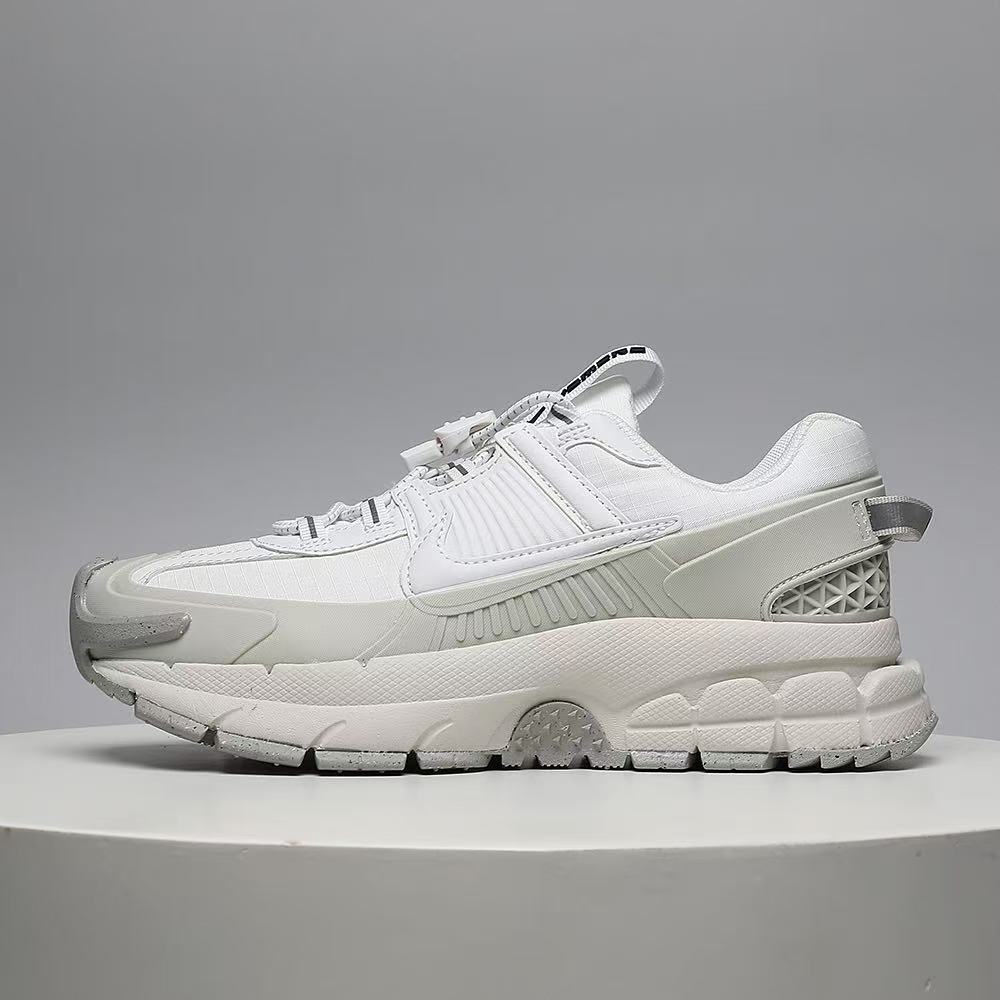 Nike Vomero 5 Roam （H-22）