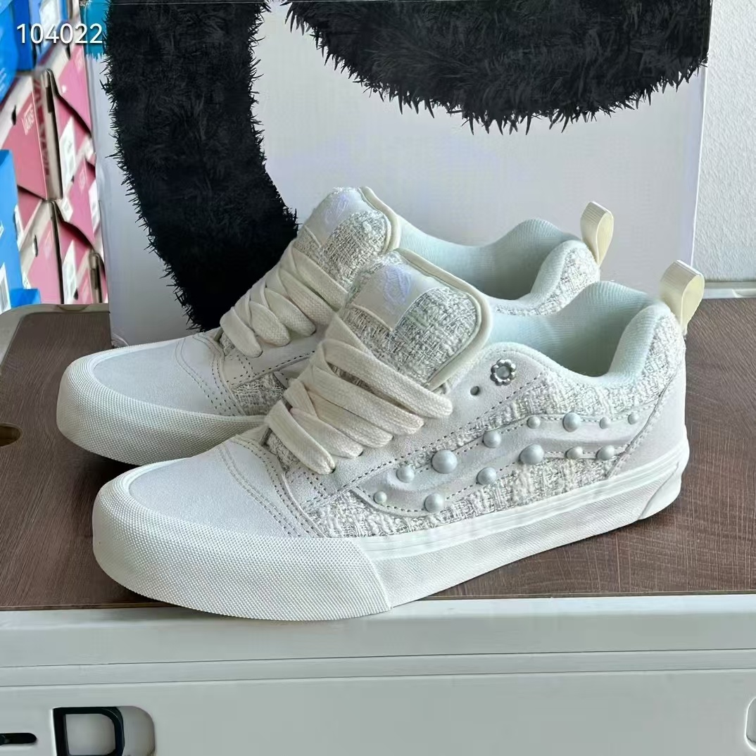 Vans（H-13）