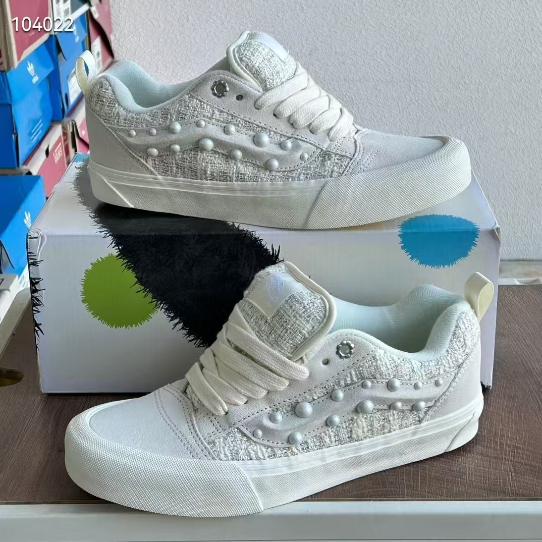 Vans（H-13）