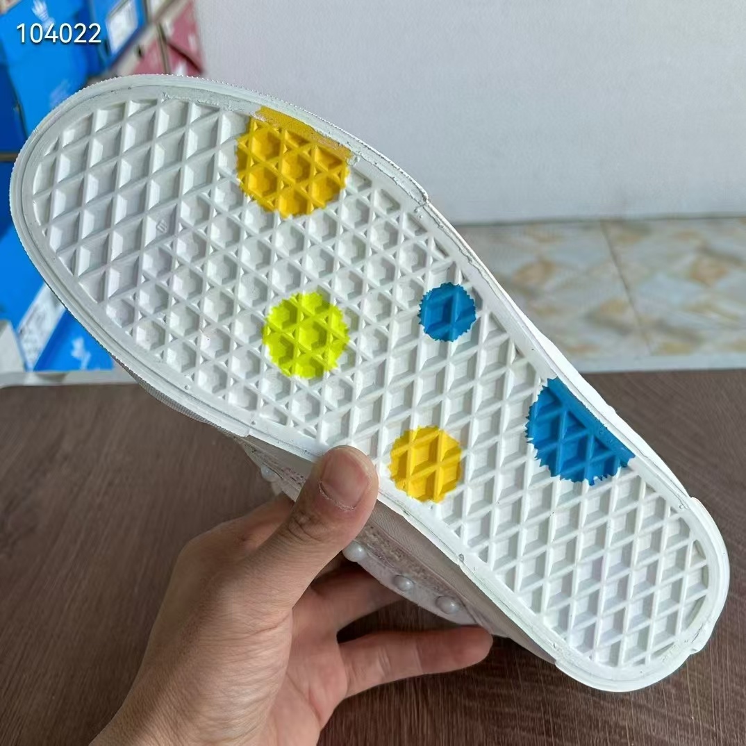 Vans（H-13）