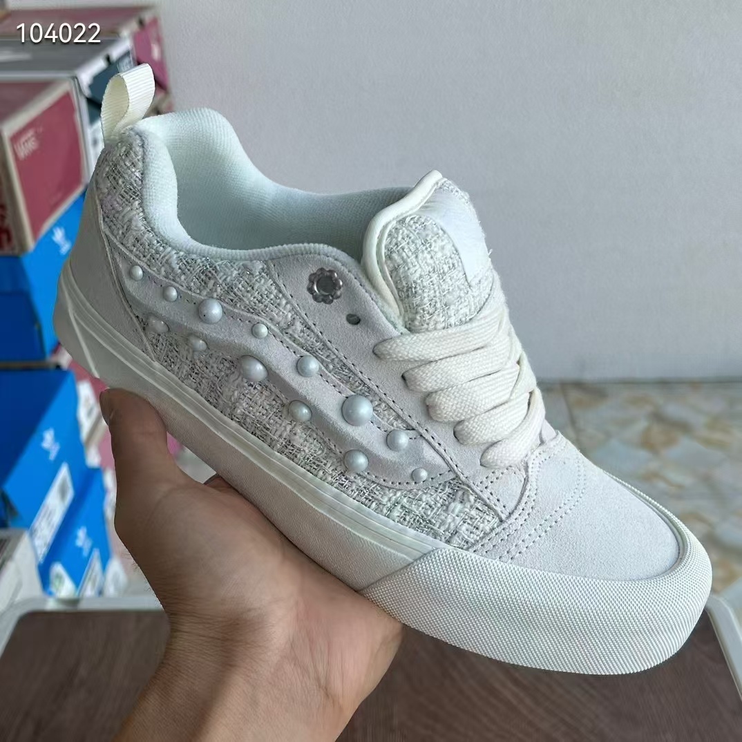 Vans（H-13）