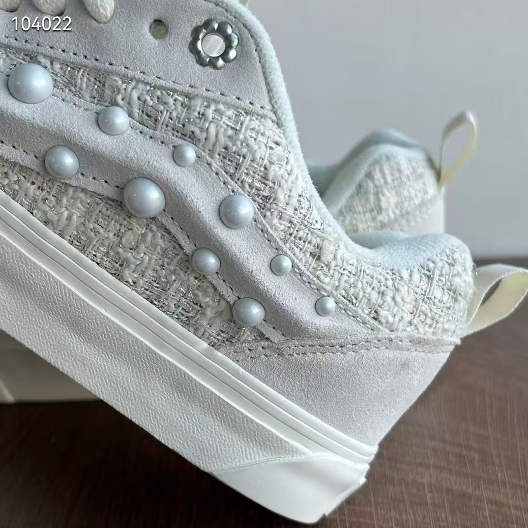Vans（H-13）