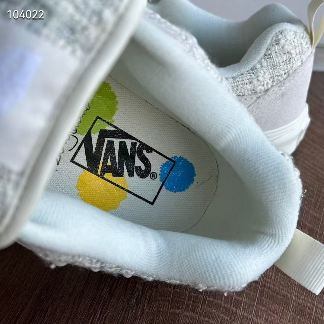 Vans（H-13）