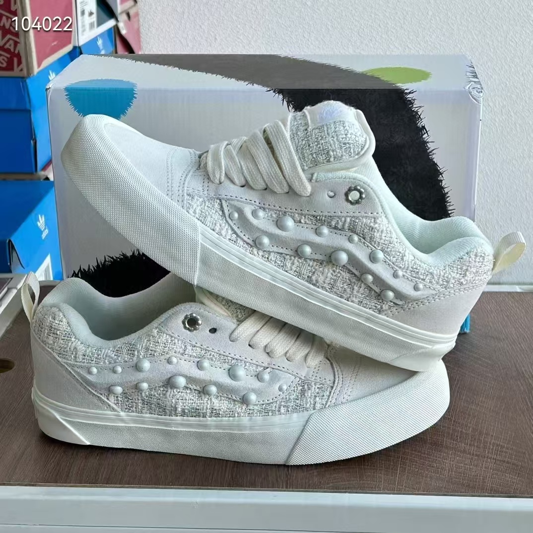 Vans（H-13）