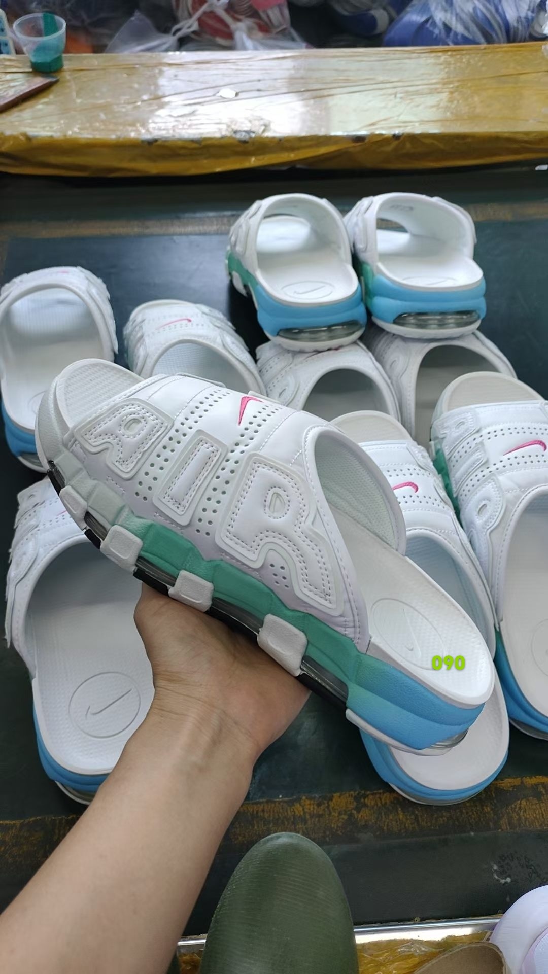 Air Uptempo Slippers（090）