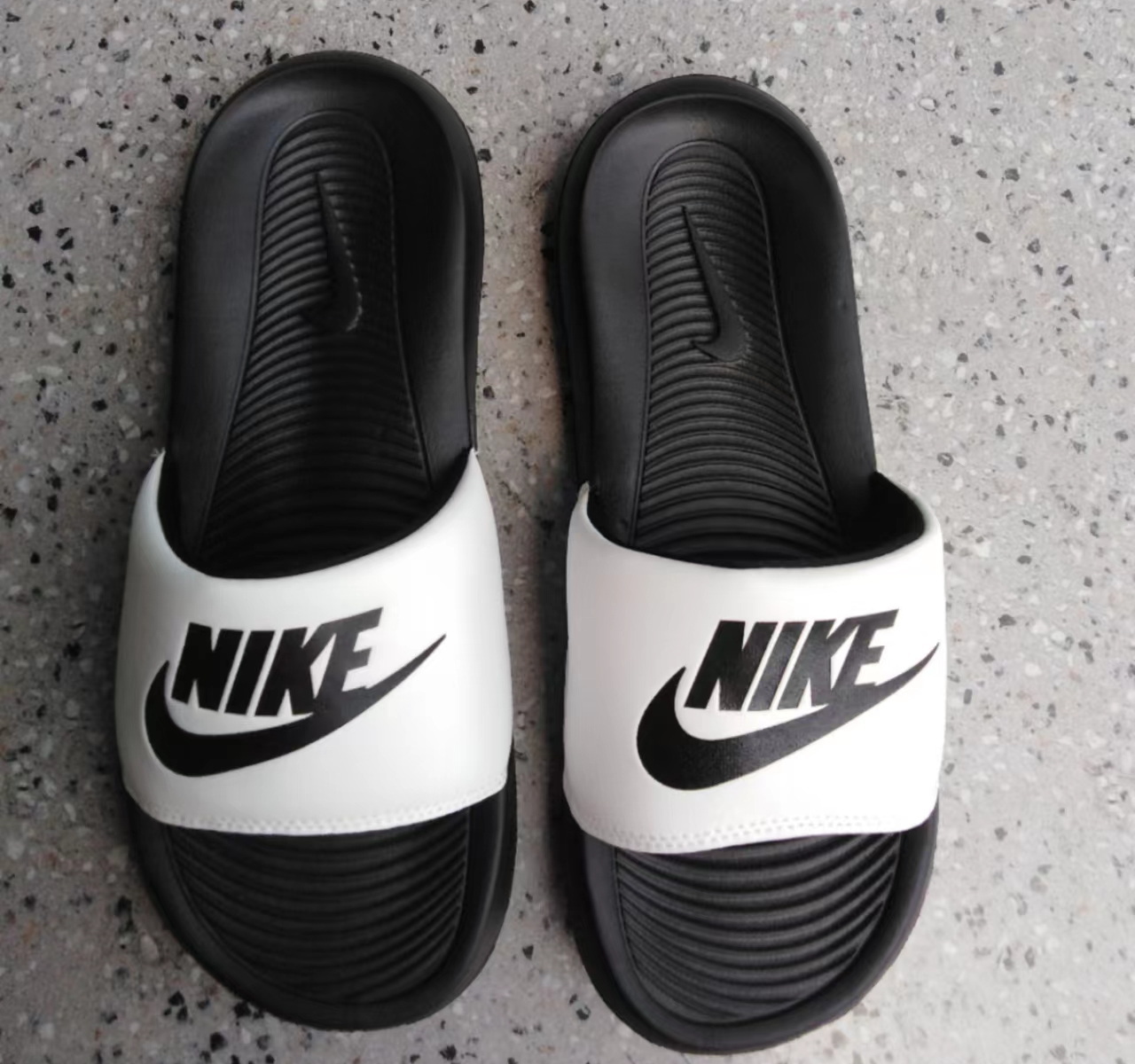 Nike Victori One Slide Print (H-rs)