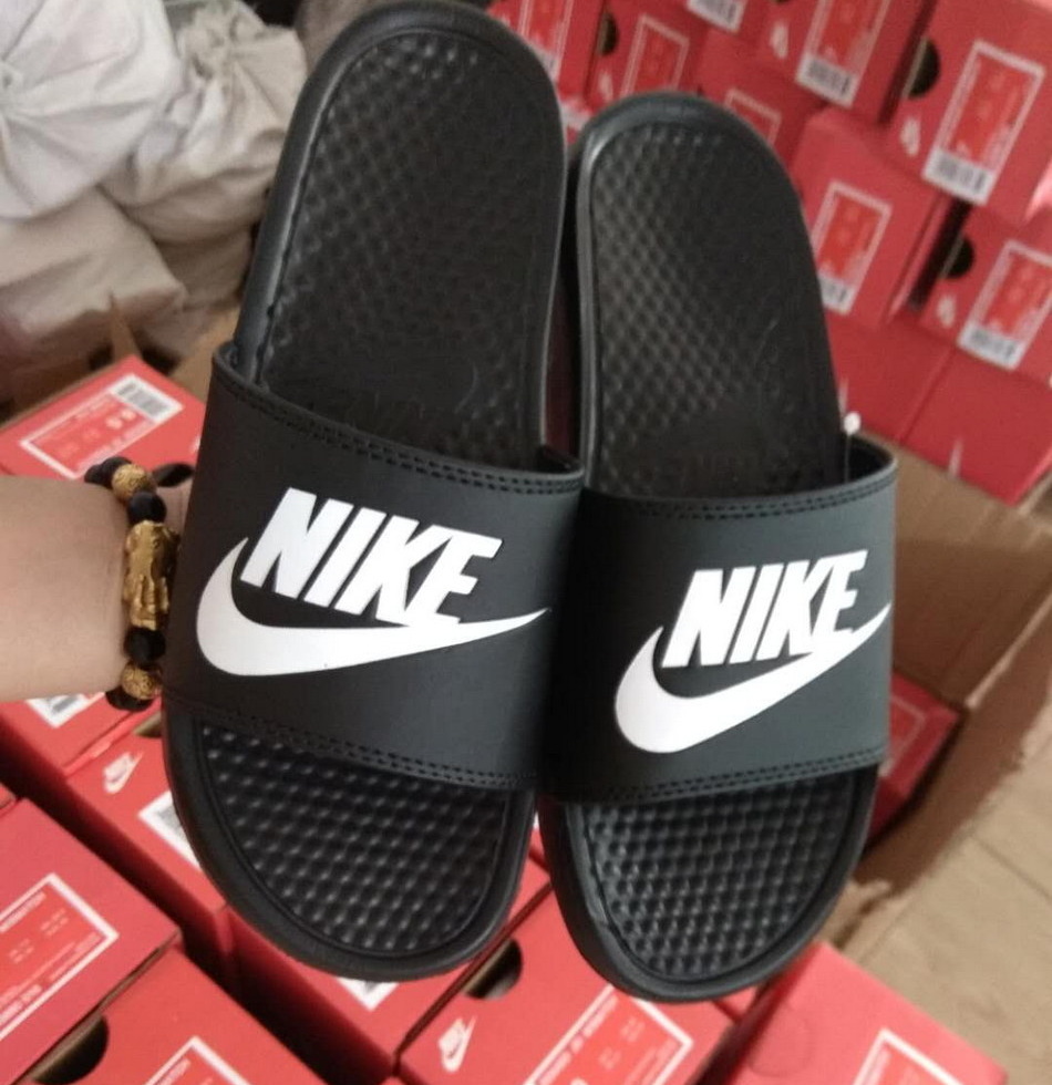 Nike Benassi Slippers