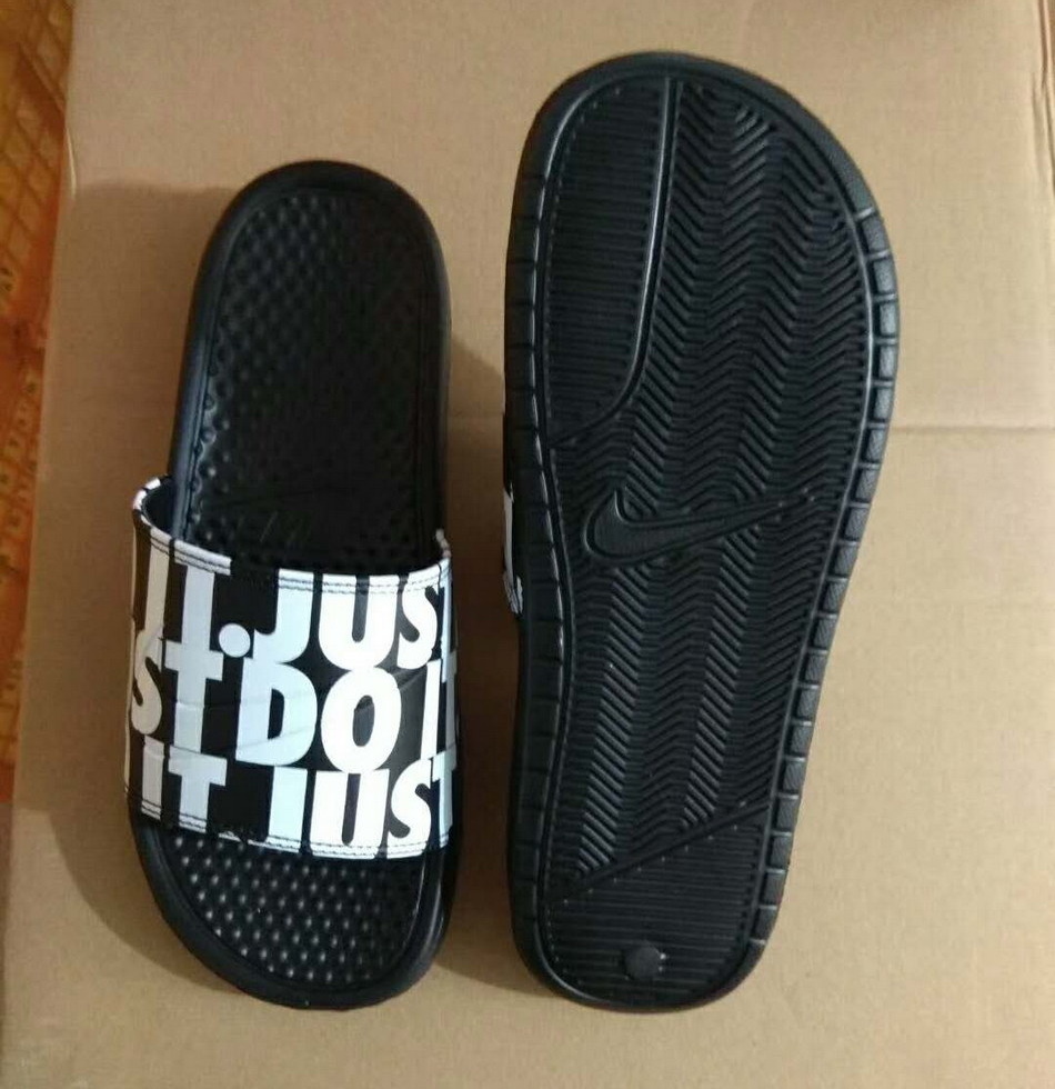 Nike Benassi Slippers