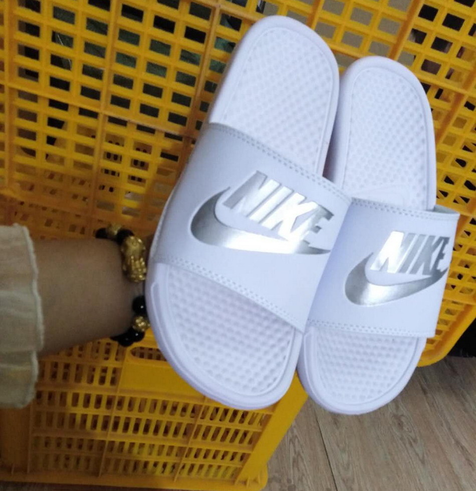 Nike Benassi Slippers