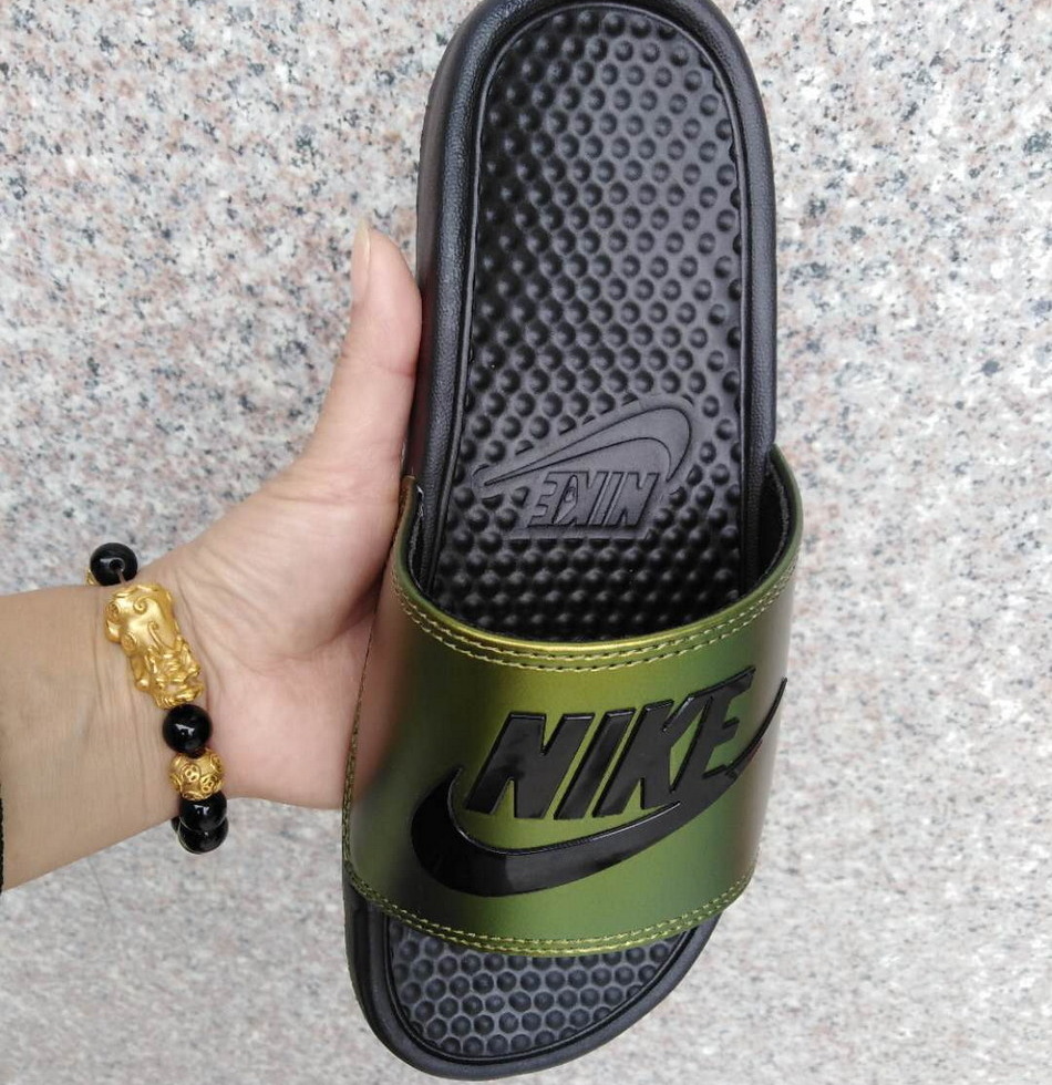 Nike Benassi Slippers
