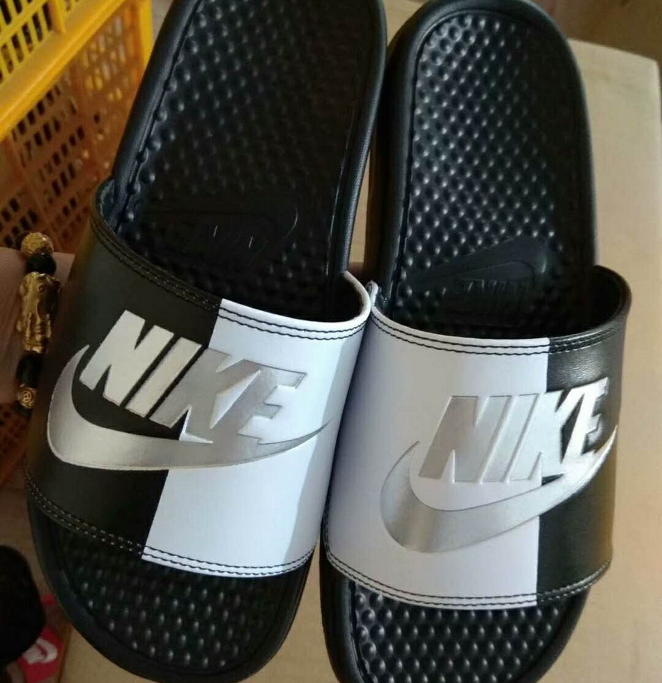 Nike Benassi Slippers