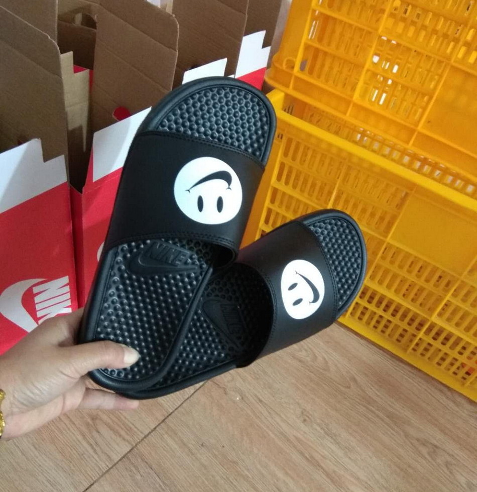 Nike Benassi Slippers