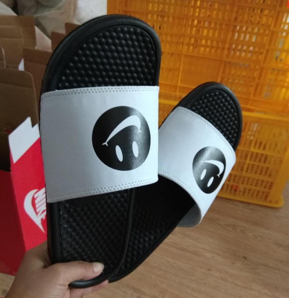 Nike Benassi Slippers