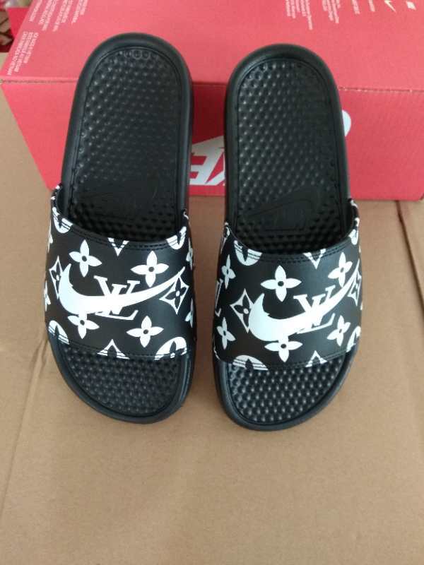 Nike Benassi Slippers