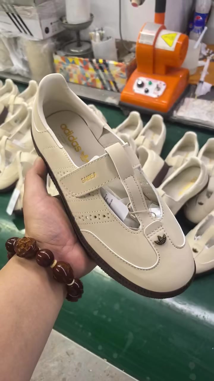 Adidas Samba Jane（G48）