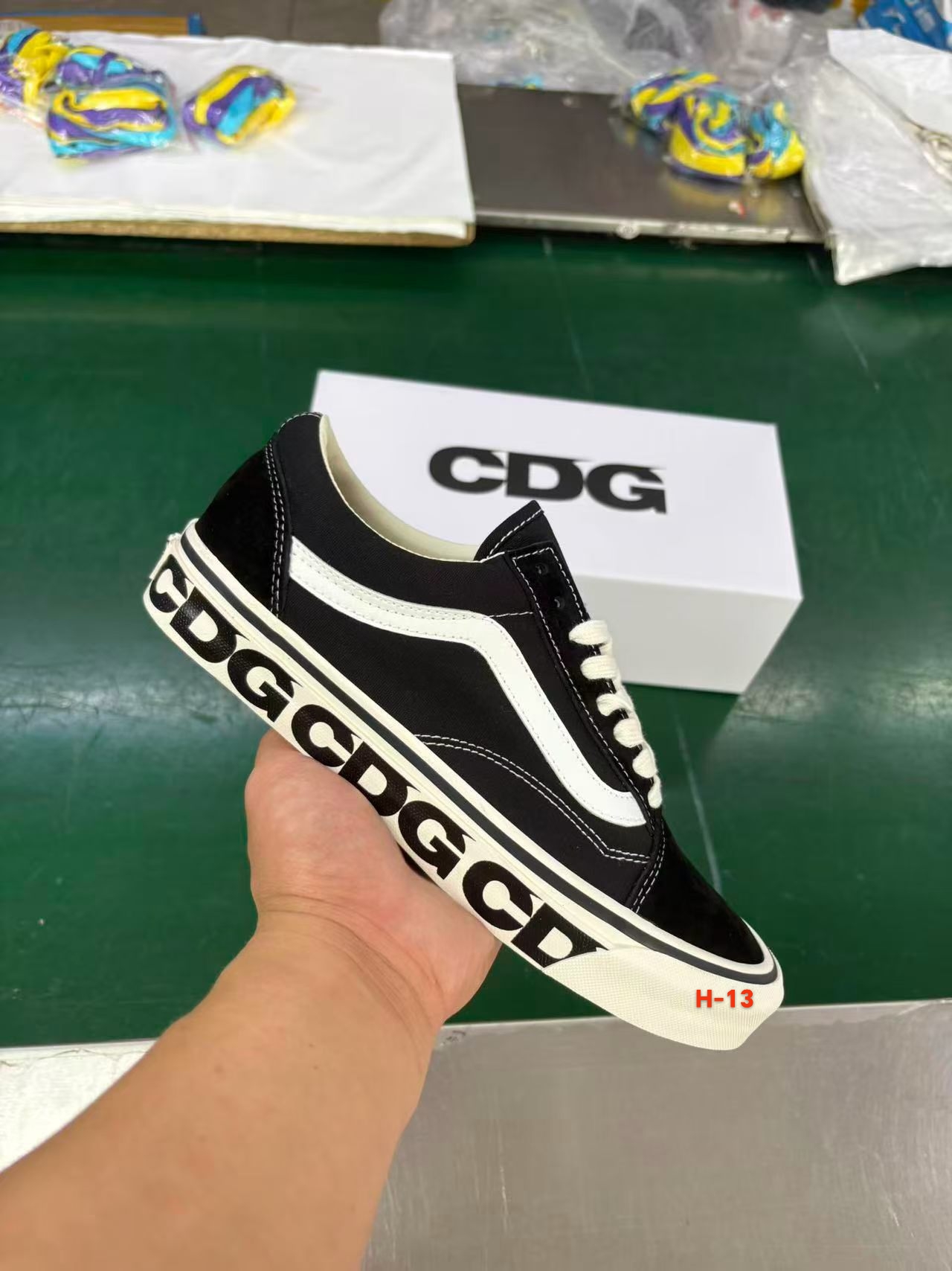 Van-s CDG（AO H-13）
