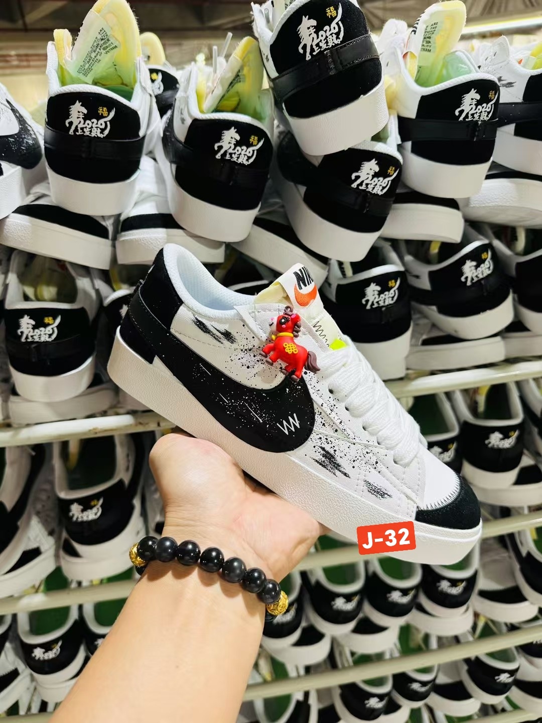 Nike Blazer Low "Year of Horse"（J-32）