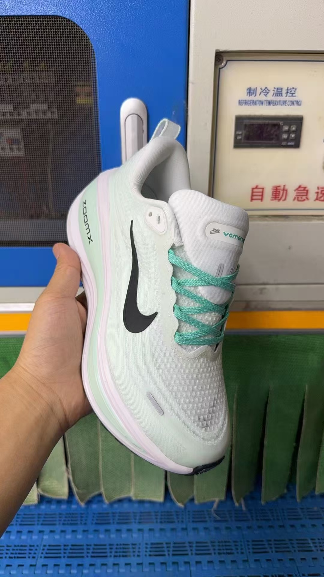 Nike Vomero V18 #华D