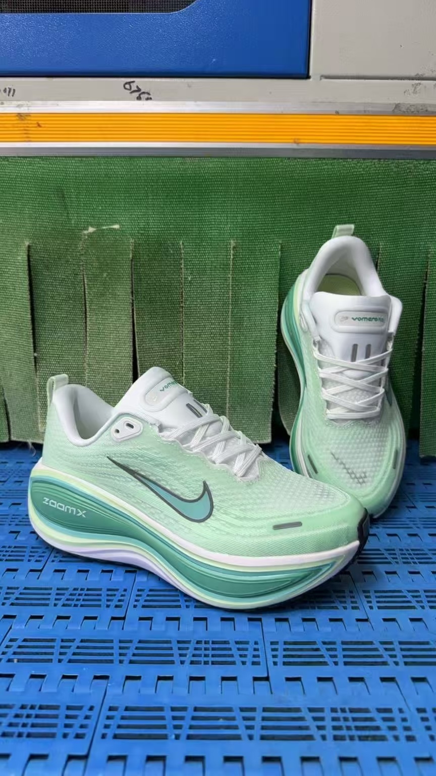 Nike Vomero V18 #华D