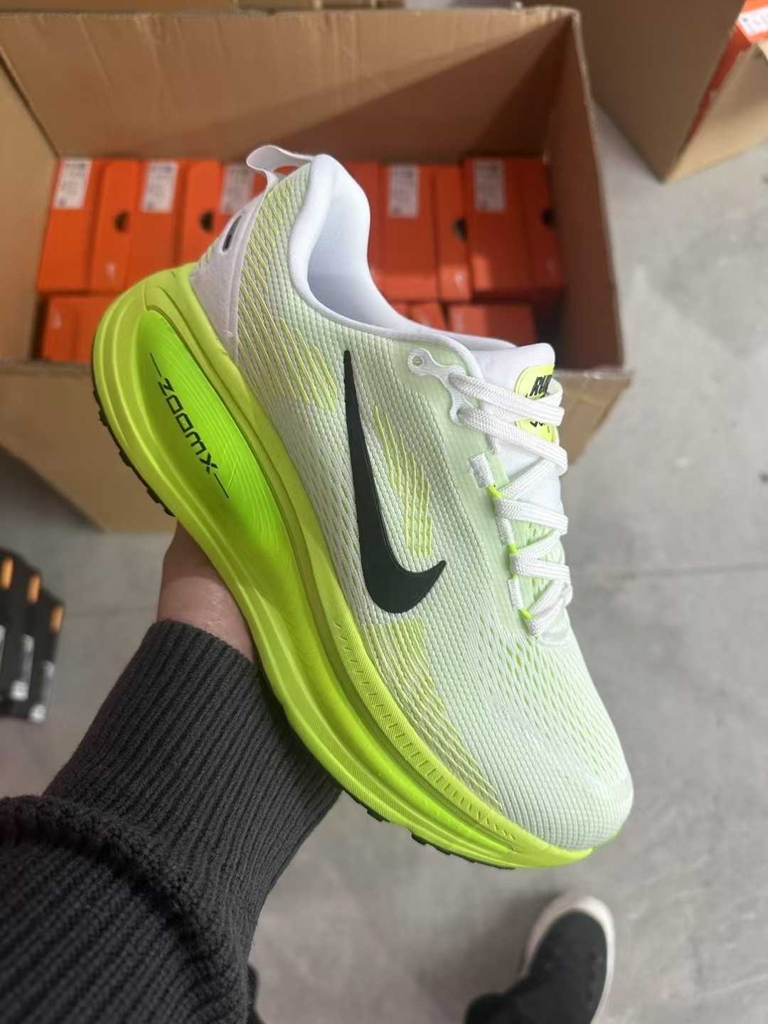 Nike Vomero V18 #华D