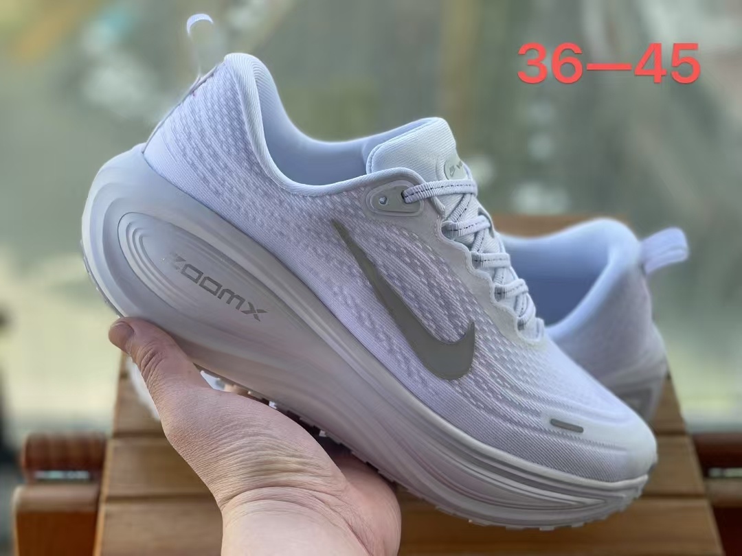 Nike Vomero Plus (H-63)