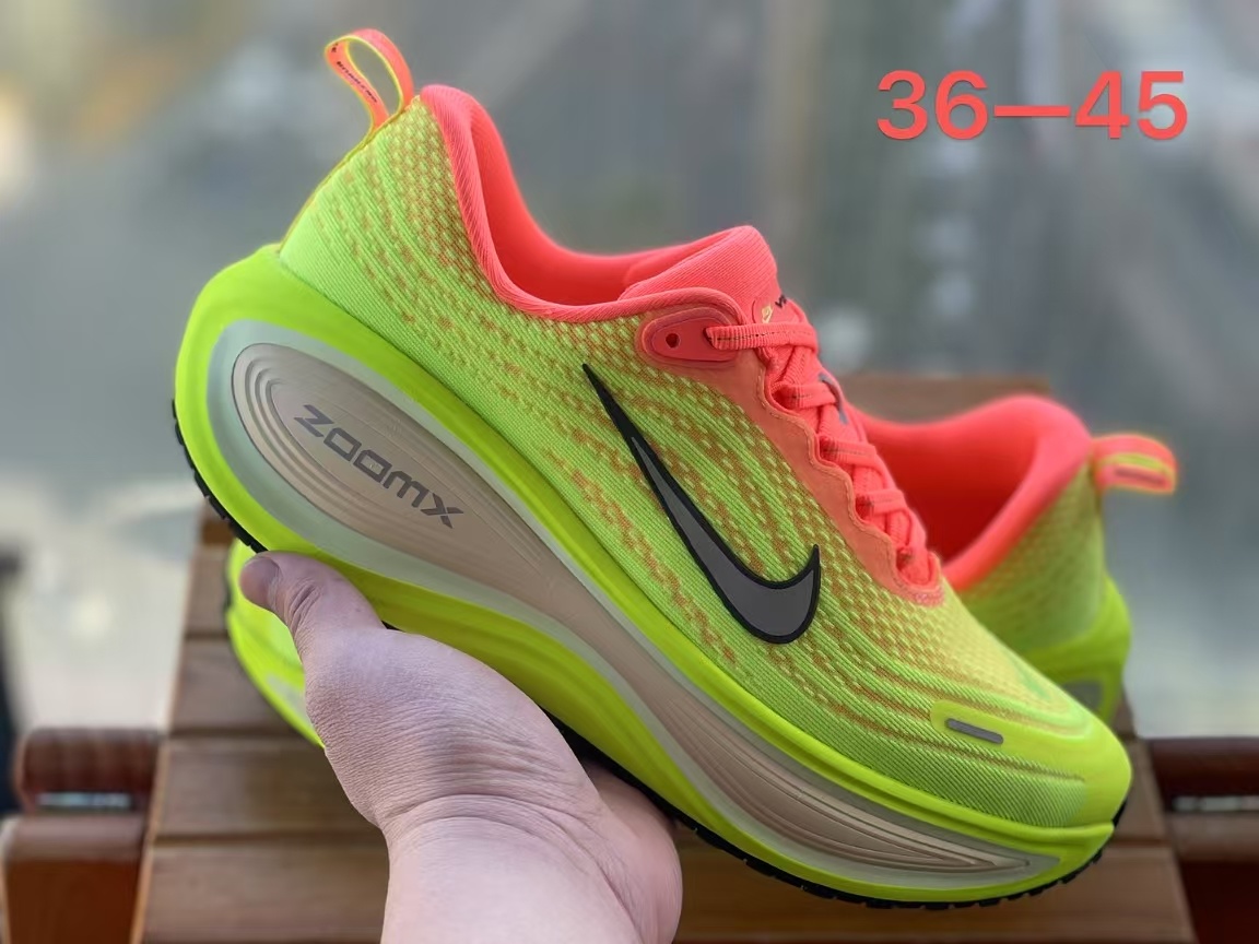 Nike Vomero Plus (H-63)