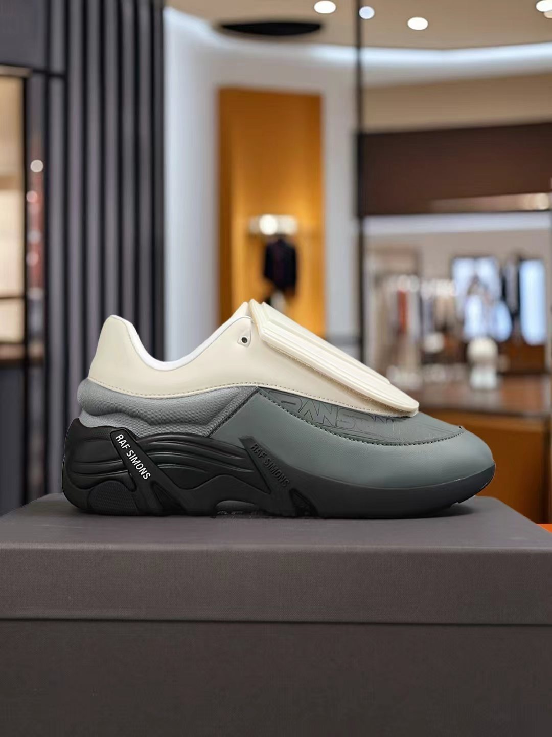 Raf Simons X Adidas v1（F12）