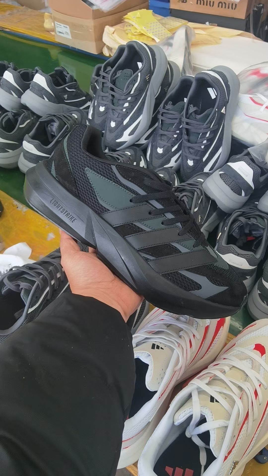 Adidas LightBlaze（F110）
