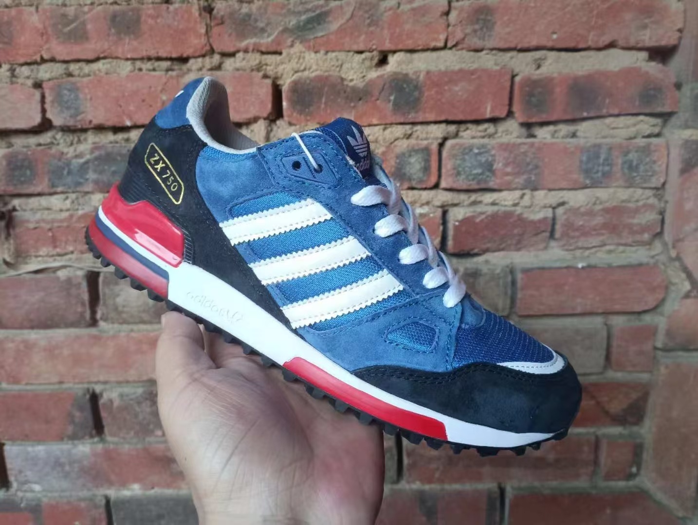 Adidas ZX750（D4）