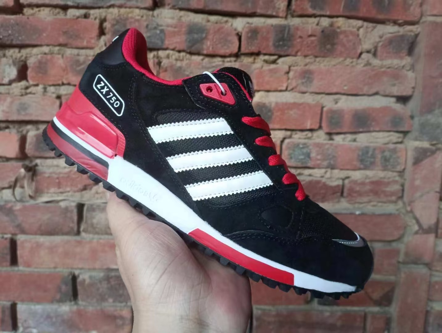 Adidas ZX750（D4）