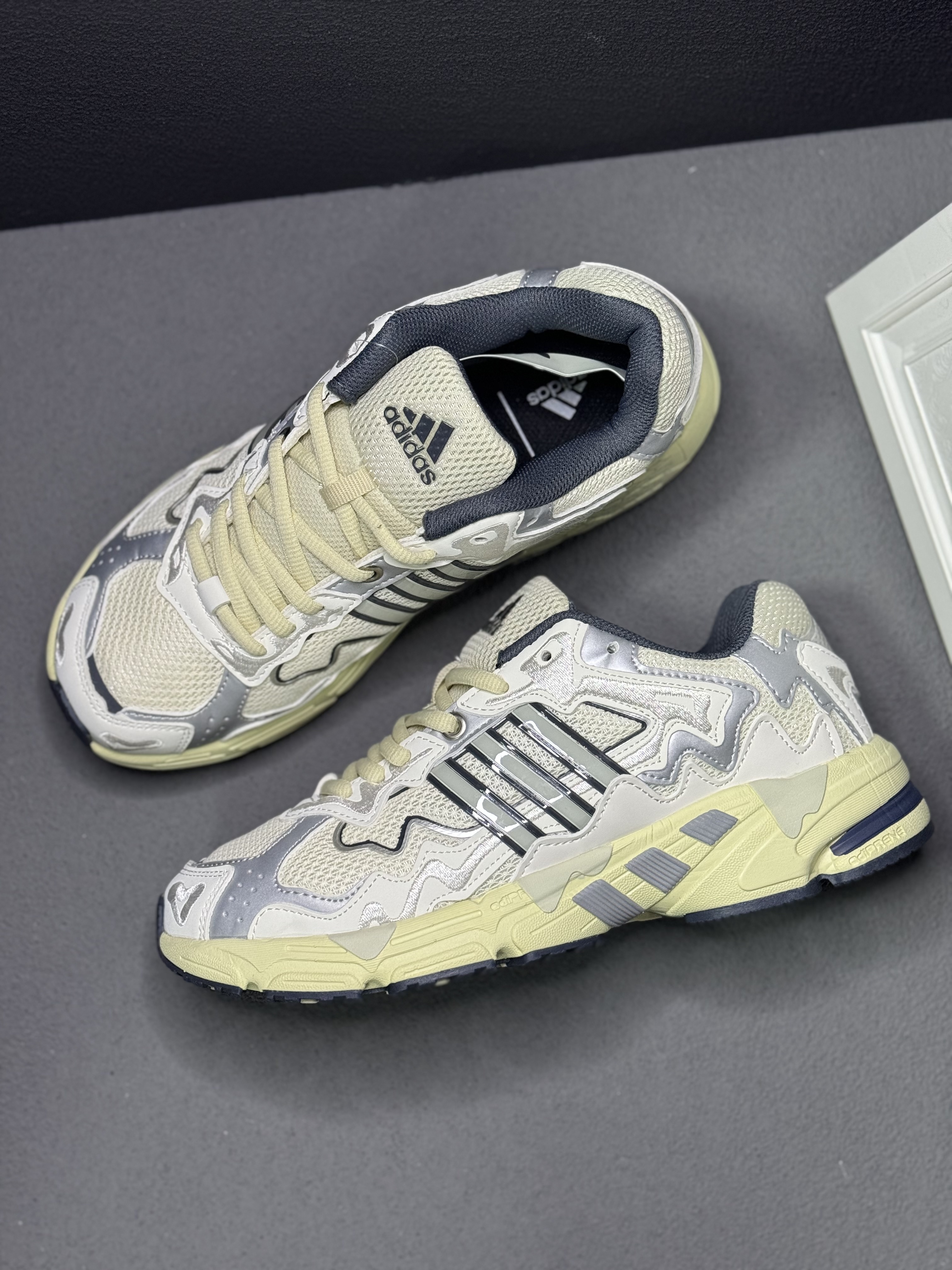 Bad Bunny X Adidas #1518 陈S