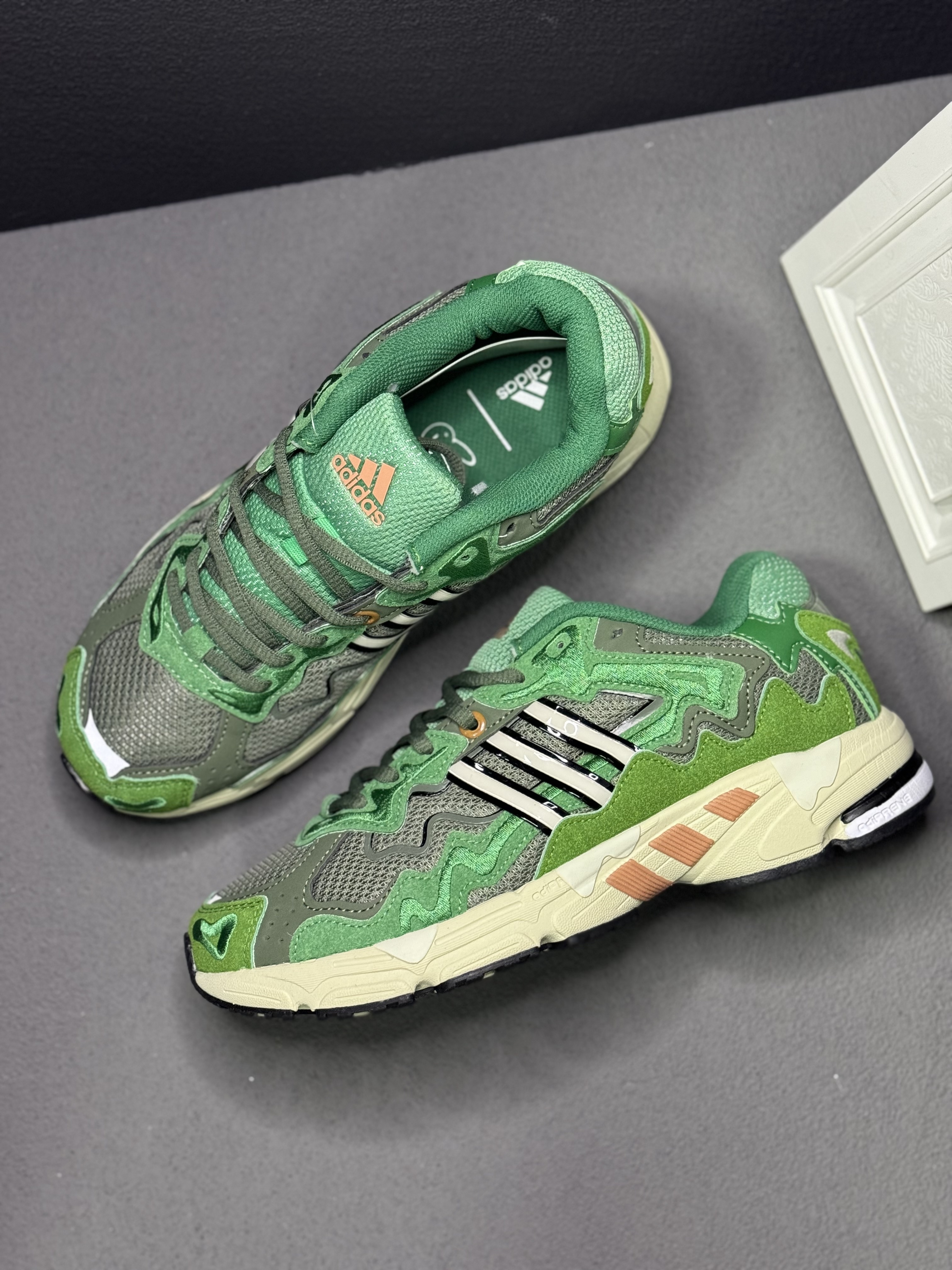 Bad Bunny X Adidas #1518 陈S