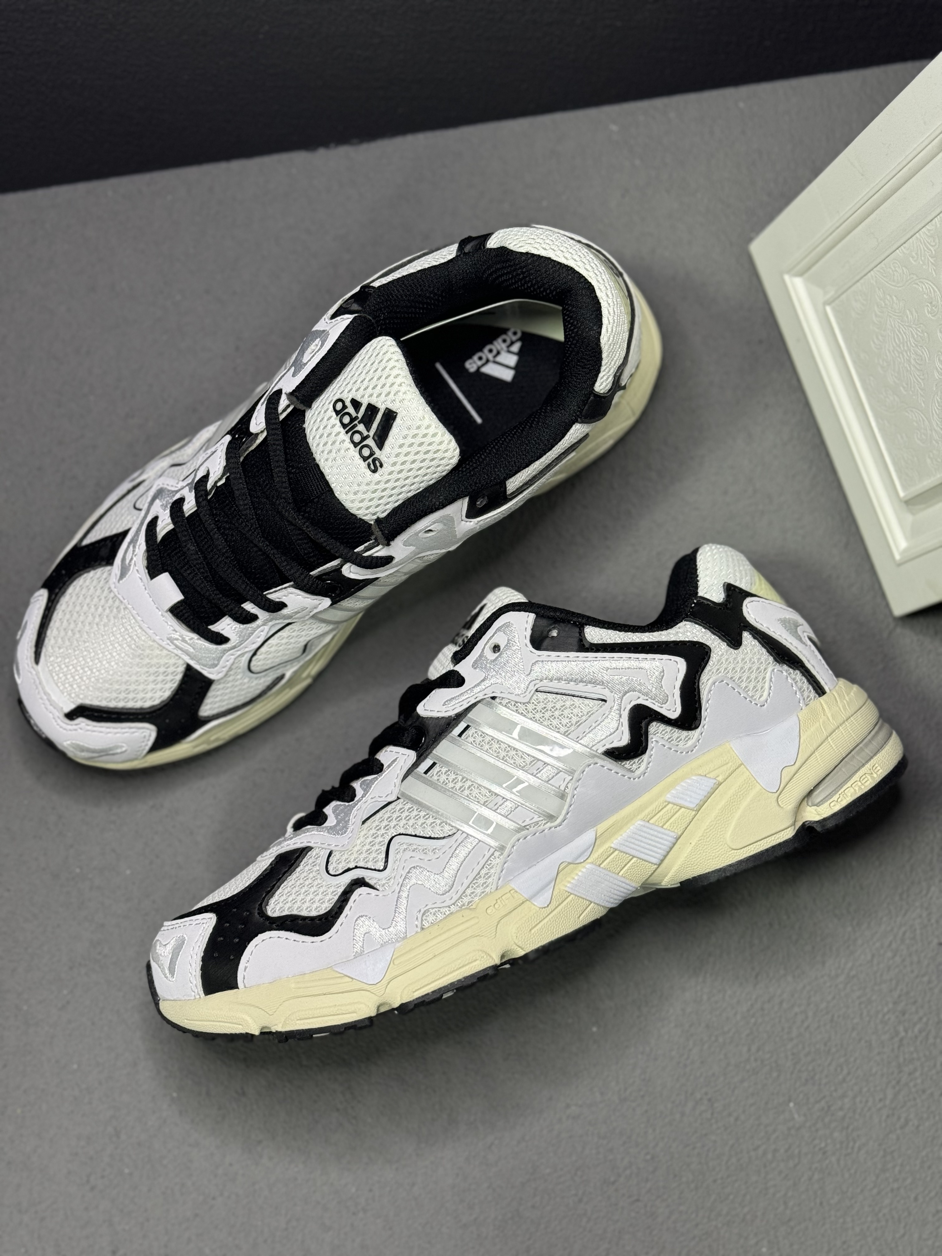 Bad Bunny X Adidas #1518 陈S