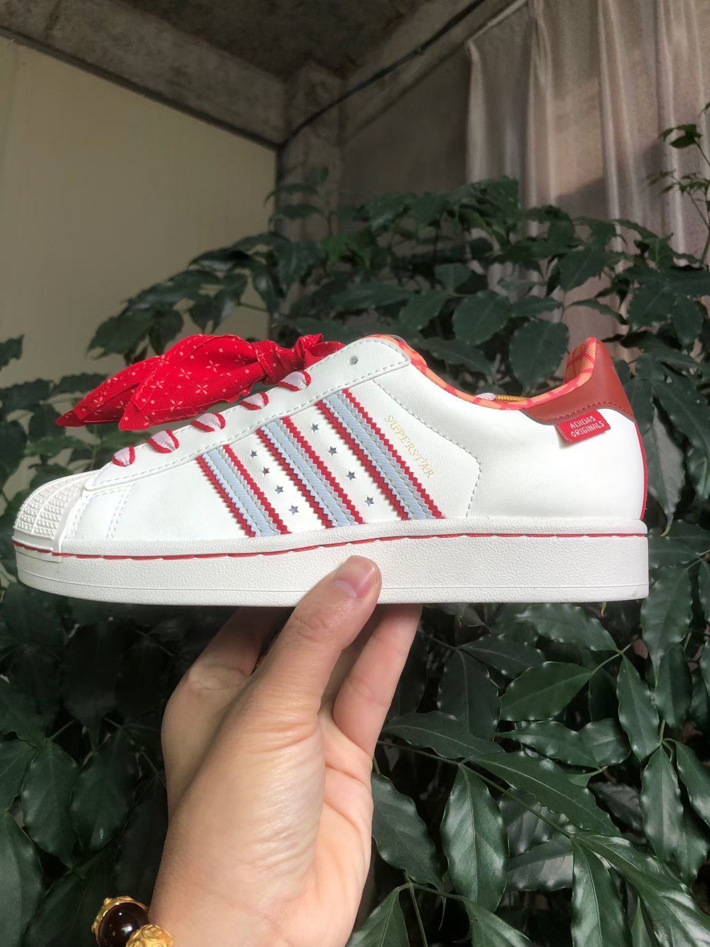 Superstar (H-22)