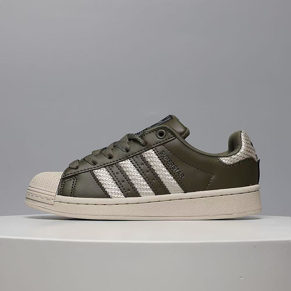 Superstar (H-22)