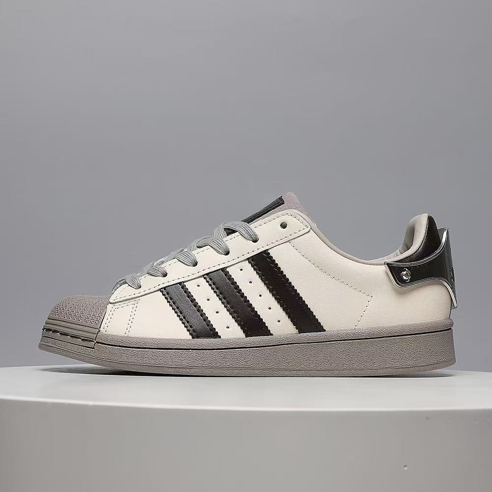 Superstar (H-22)