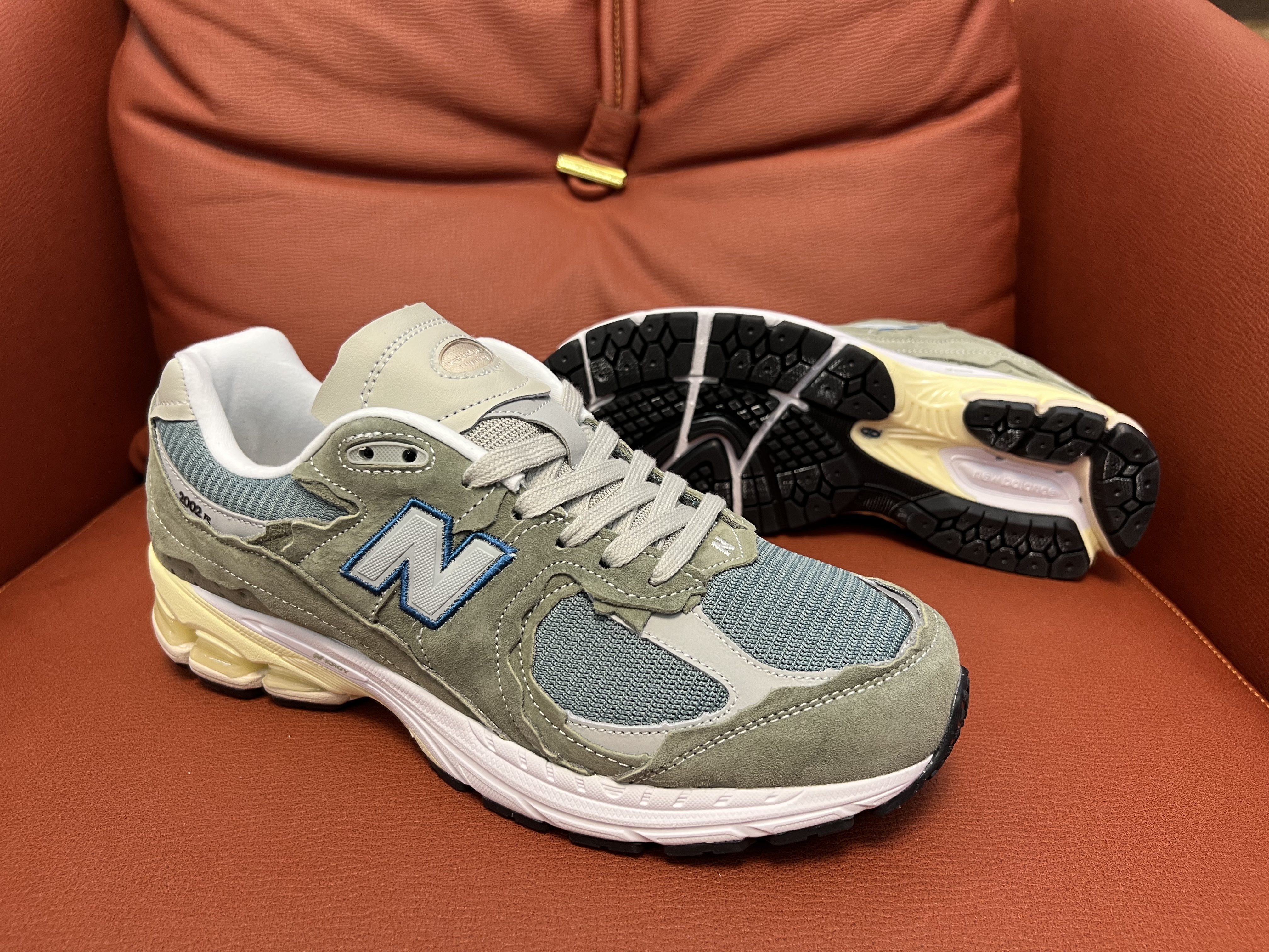 NB 2002R (H-sg1)