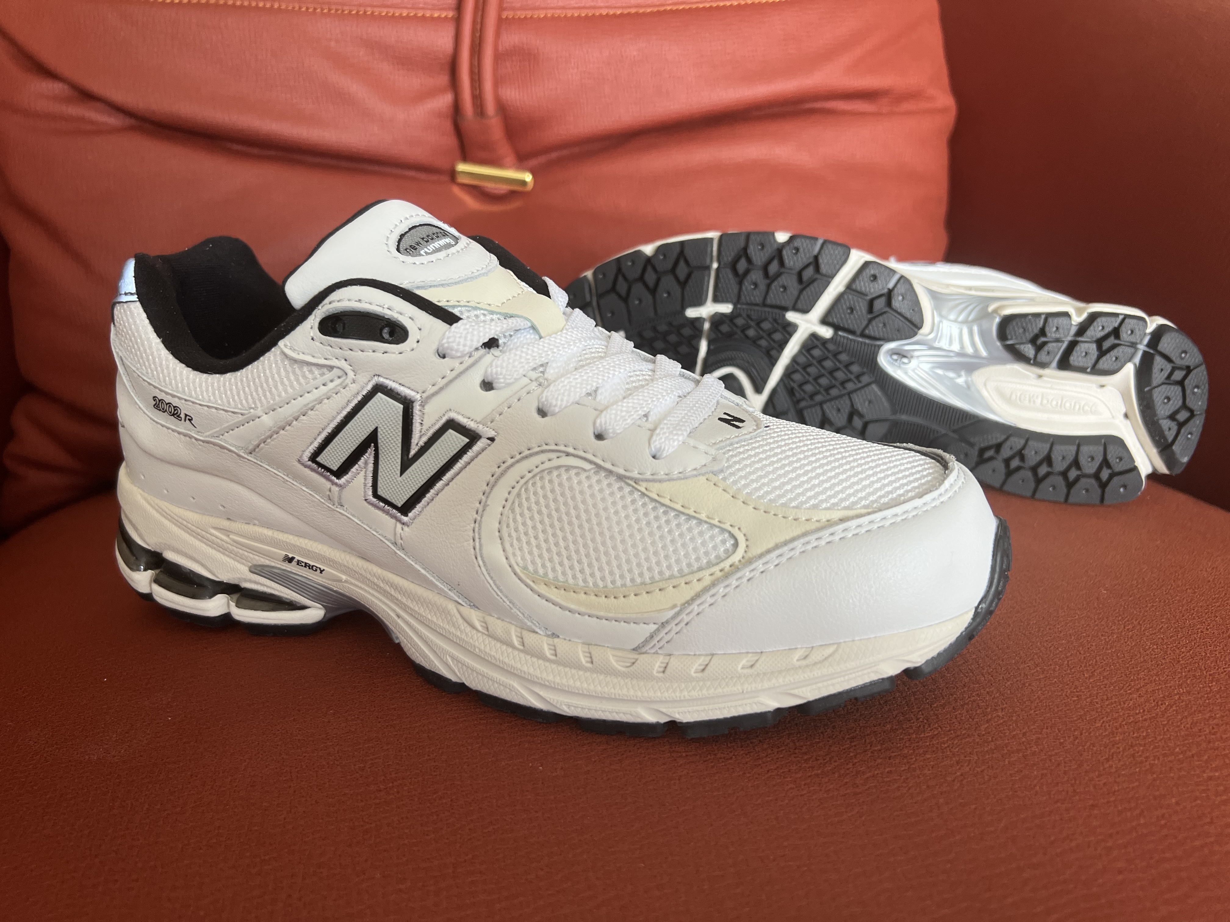 NB 2002R (H-sg1)