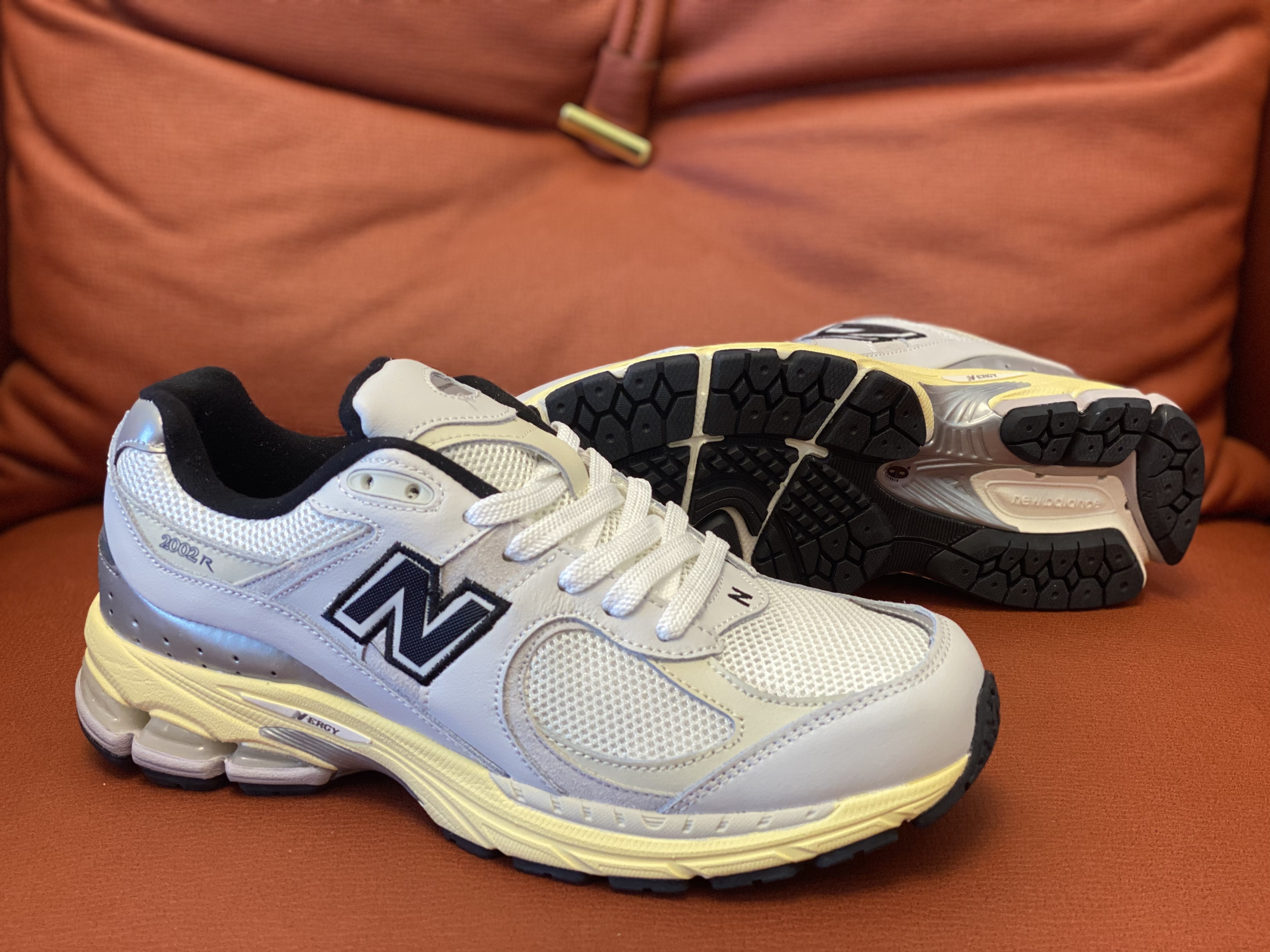 NB 2002R (H-sg1)