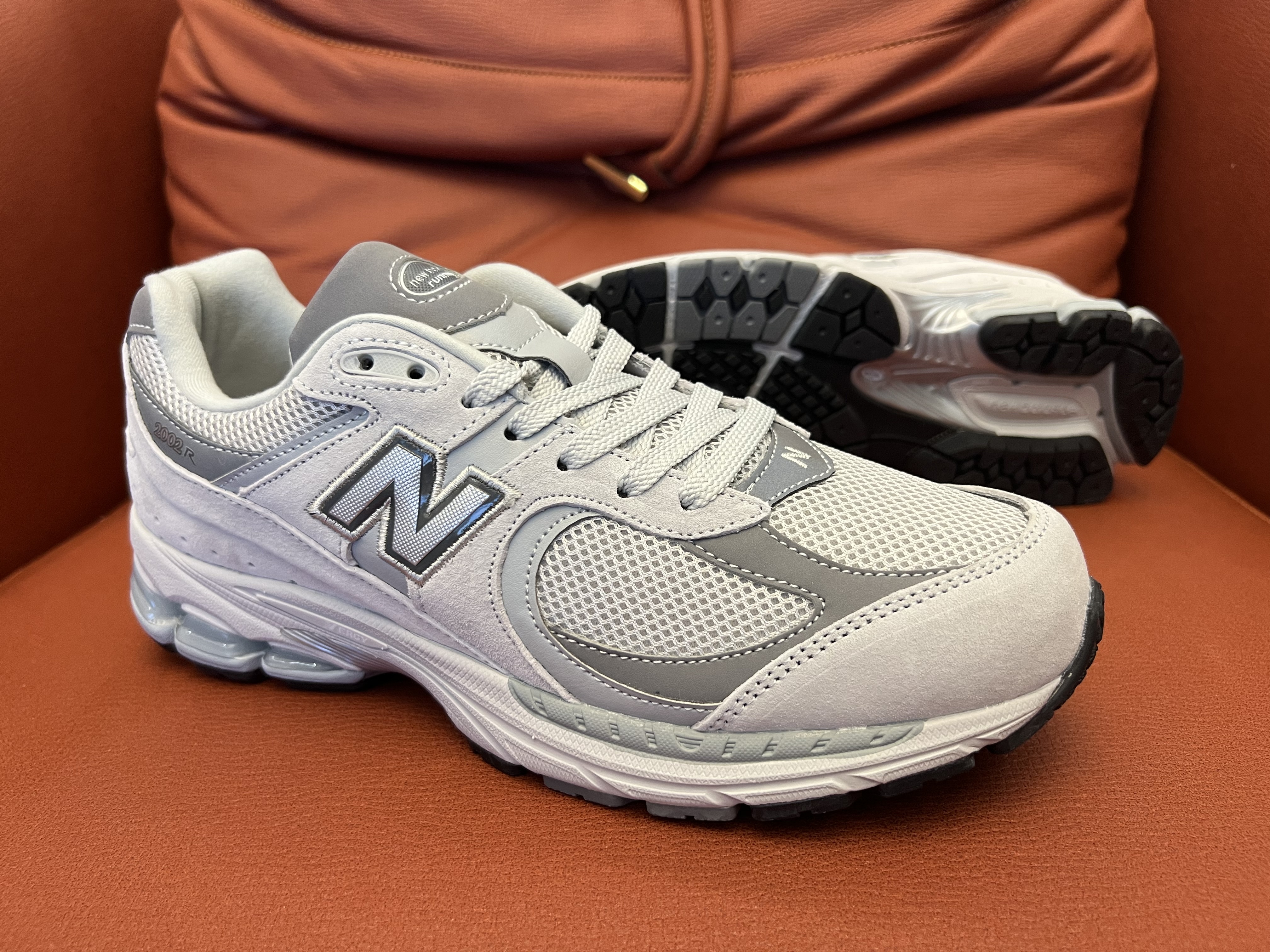 NB 2002R (H-sg1)