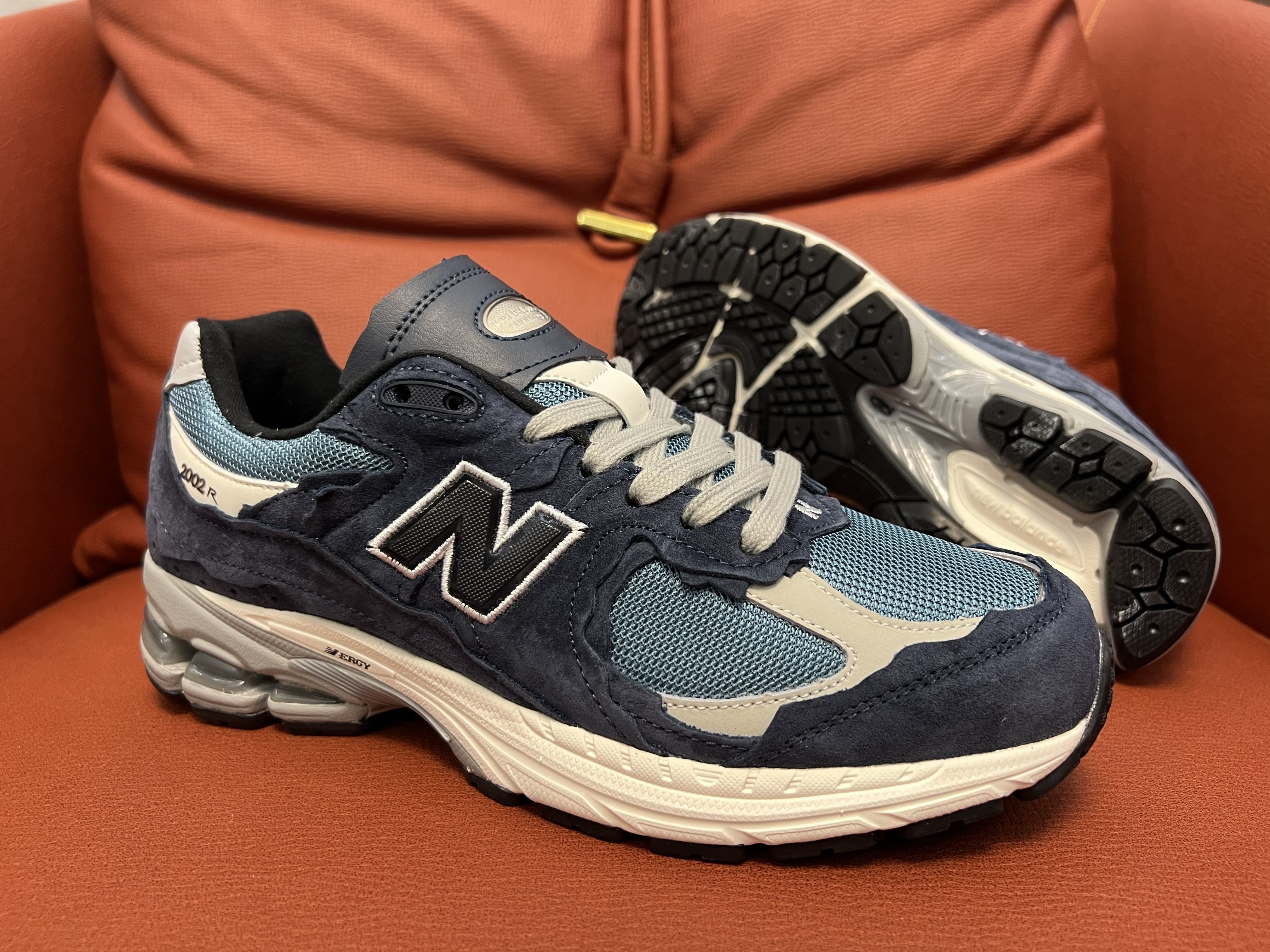 NB 2002R (H-sg1)