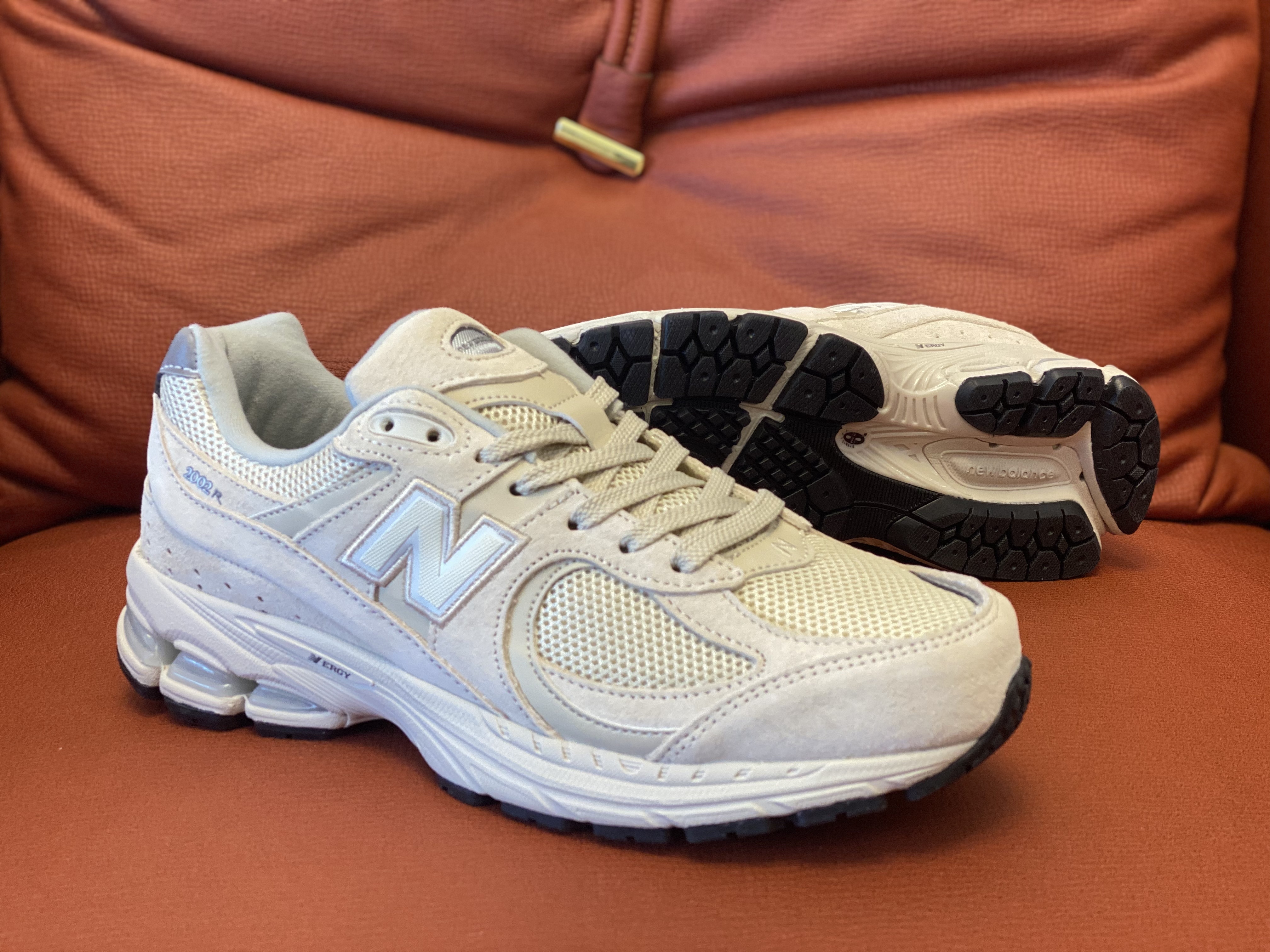 NB 2002R (H-sg1)