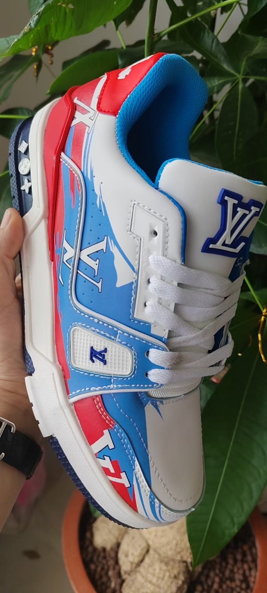 L-V  Colors (033)