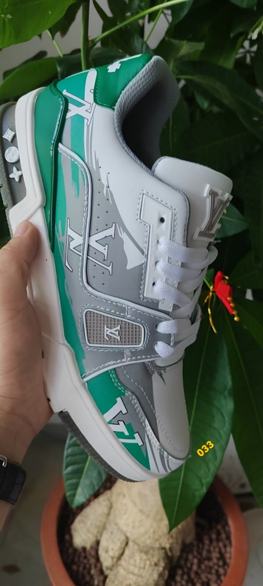L-V  Colors (033)
