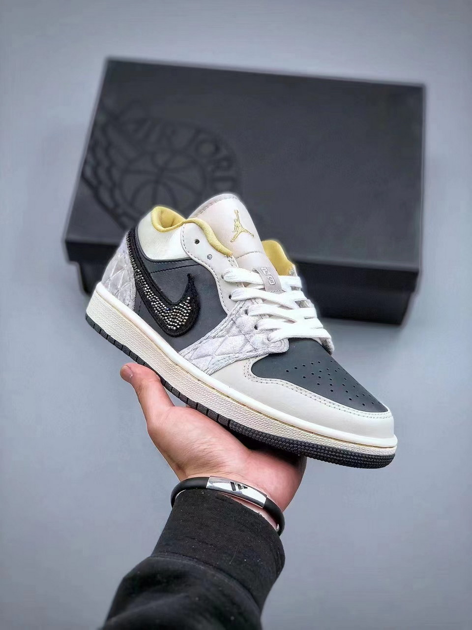 Jor-dan 1 Low Leather #章