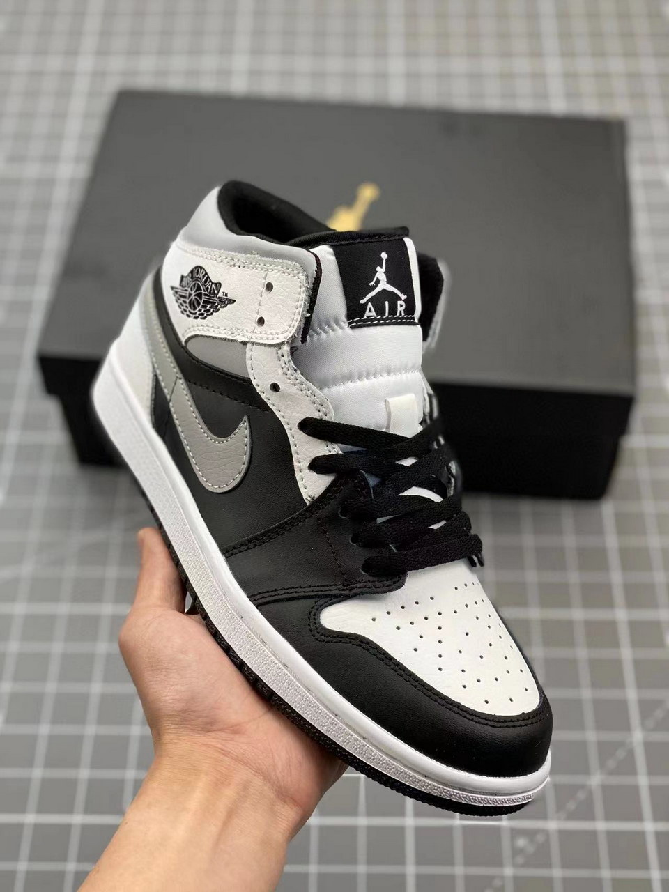 Jor-dan 1 Mid Leather #章