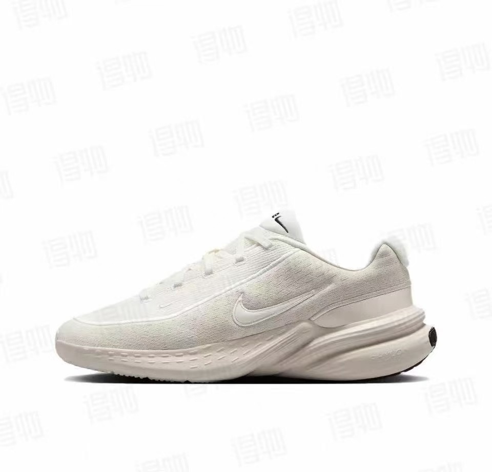 Nike Uplift SC（F99）