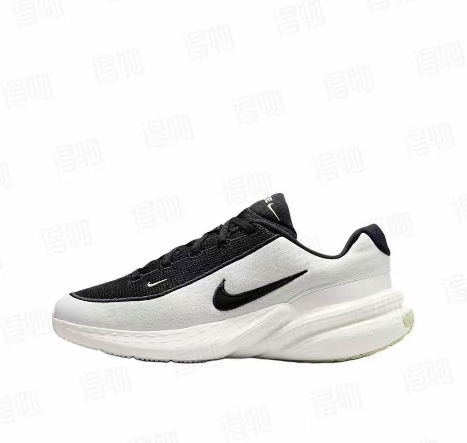 Nike Uplift SC（F99）
